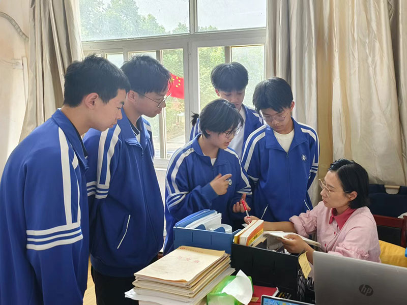 媒体报道|凤凰网报道——育人育心育栋梁，武汉东湖光电学校“去批评化”结硕果